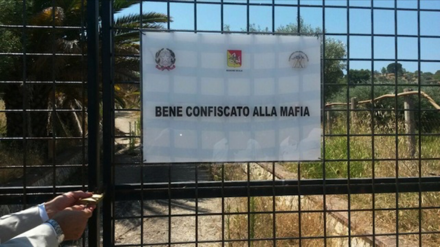 Beni confiscati, il governo incrementi la dotazione finanziaria del bando con 200 milioni