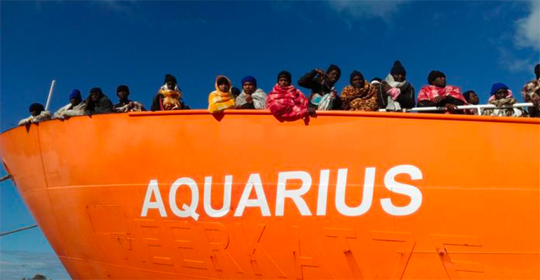 Migranti, l'Aquarius che nessuno vuole. "Non perdiamo l'umanità"