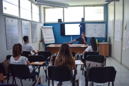 Ogni incontro è strutturato per accompagnare i gi...